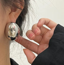 Load image into Gallery viewer, Vene Earrings
