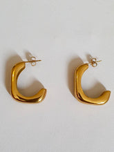 Load image into Gallery viewer, Noella Bold Earrings
