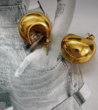 Load image into Gallery viewer, Uìon Earrings
