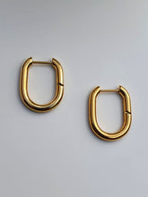 Load image into Gallery viewer, Oval Hoop Earrings
