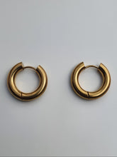 Load image into Gallery viewer, Basic Hoop Earrings
