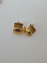 Load image into Gallery viewer, Rìhan Thick Hoops
