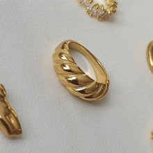 Load image into Gallery viewer, Croissant Ring
