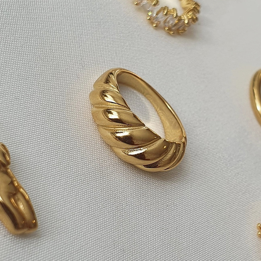 Croissant Ring