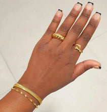 Load image into Gallery viewer, Hug Me Ring
