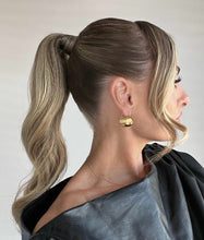 Load image into Gallery viewer, Rìhan Thick Hoops
